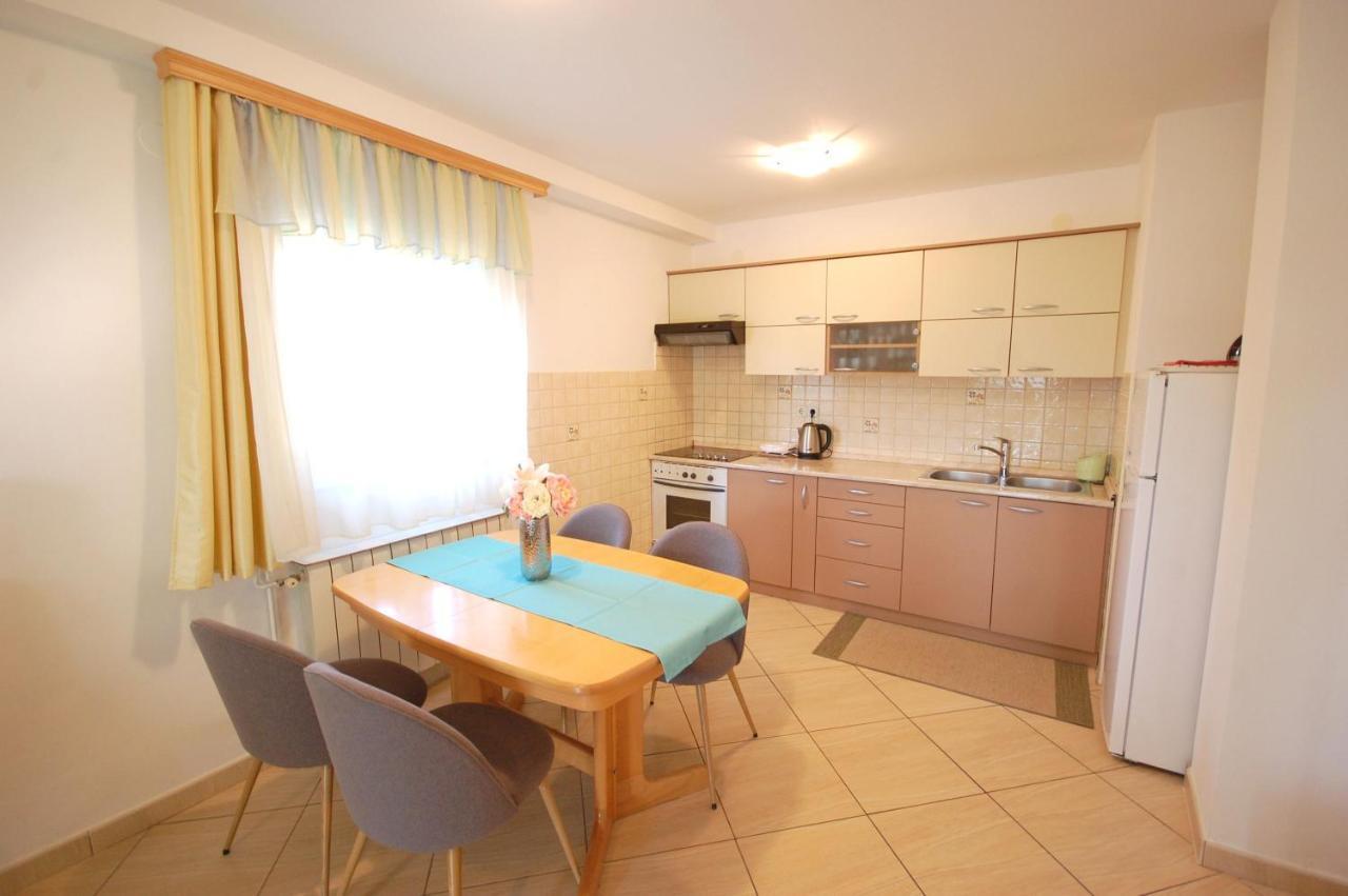 Apartment Jelka Malinska Buitenkant foto