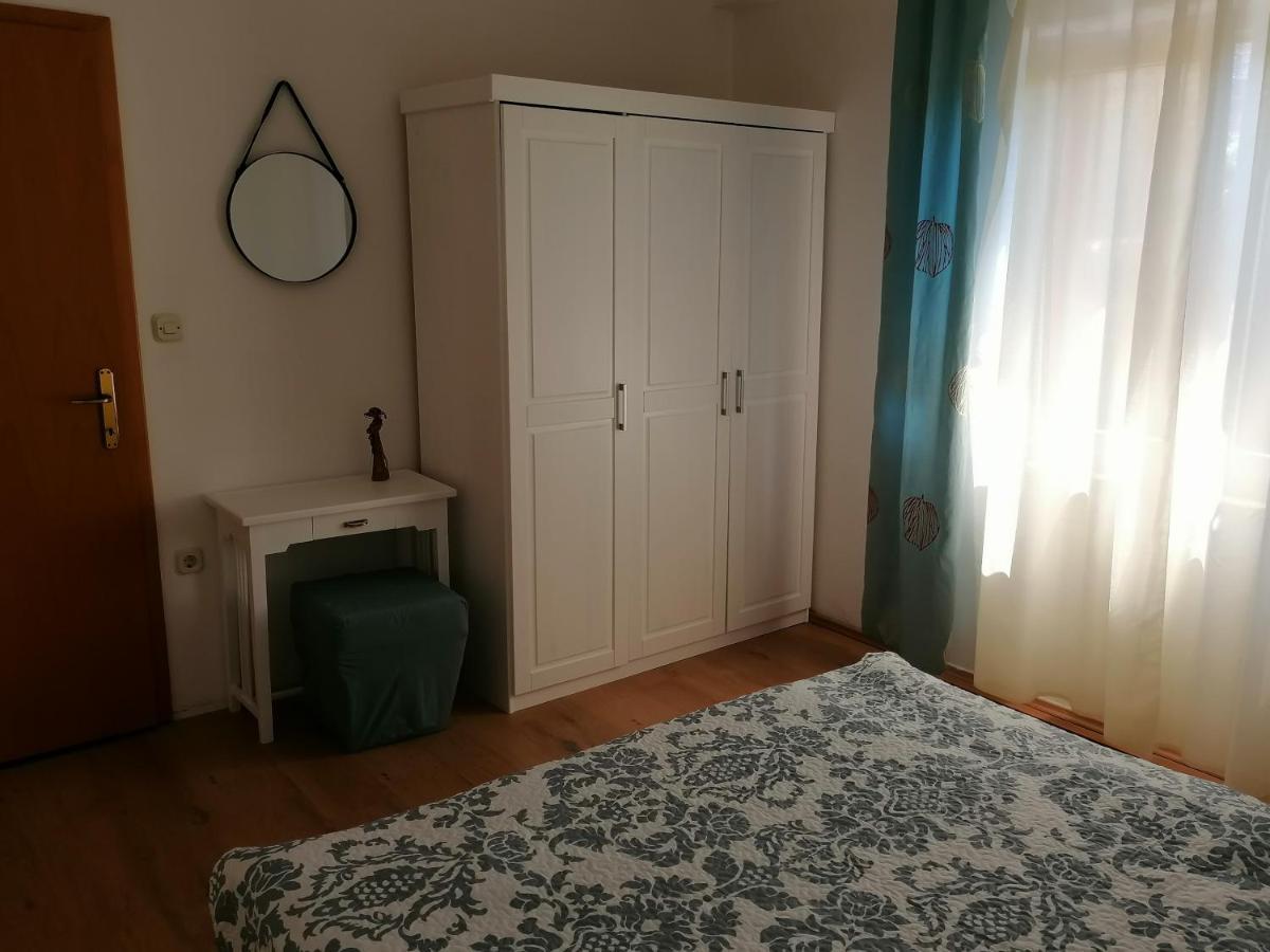 Apartment Jelka Malinska Buitenkant foto