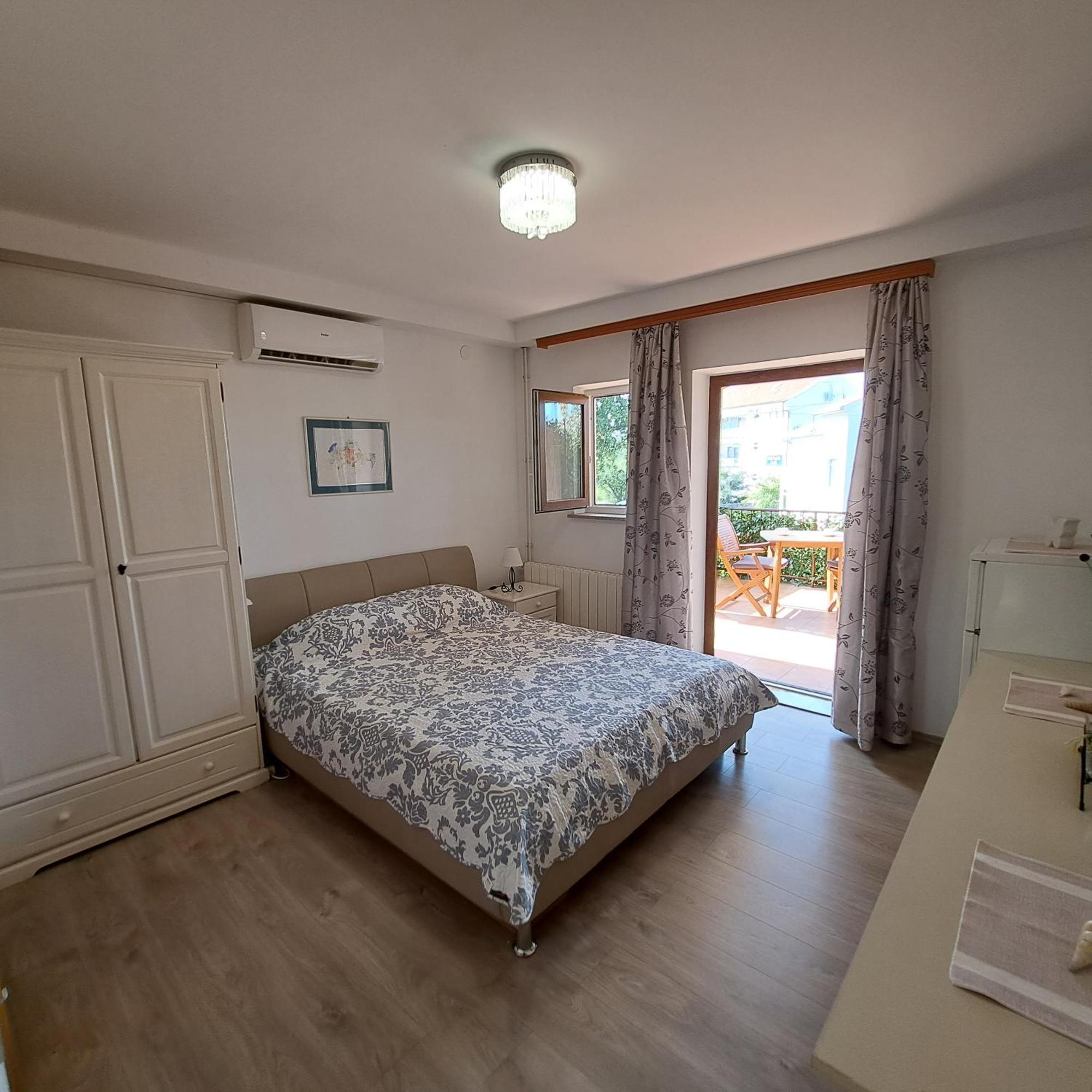 Apartment Jelka Malinska Buitenkant foto